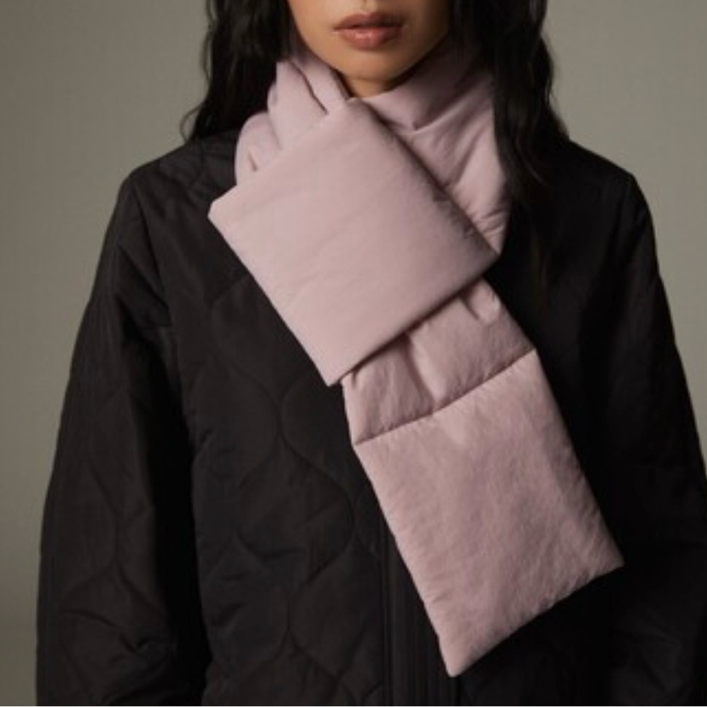Love & Lore Women’s Black Puffer Pull Thru Scarf
